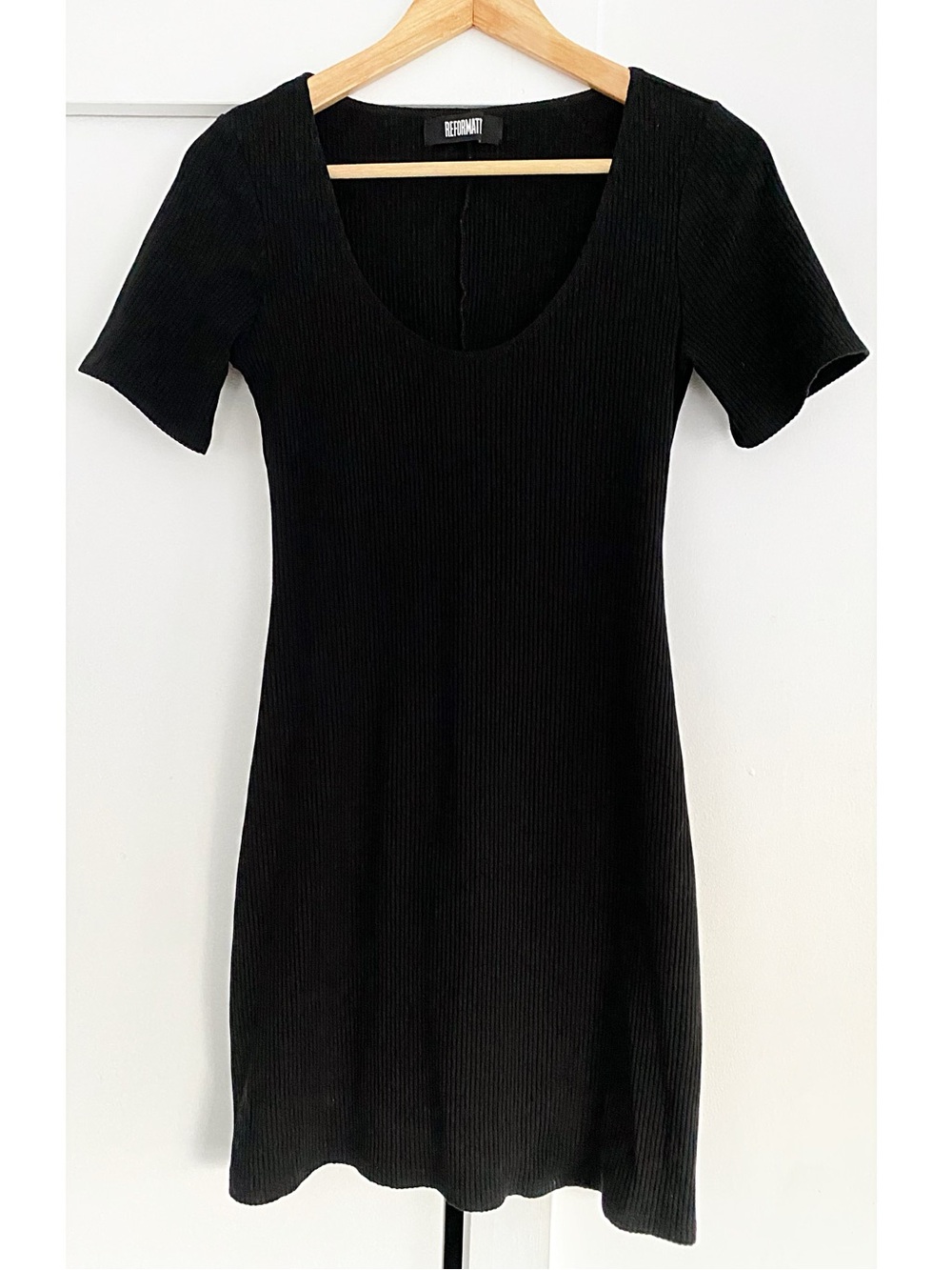 Reformation Ribbed Knit Black Short-Sleeve Scoop Neck Mini Dress - Picture 3 of 8